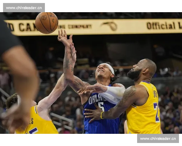 NBA赛场风云再起 球星对决激烈精彩瞬间全纪录